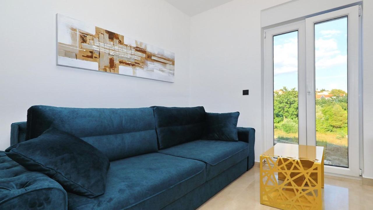 Adastra Apartments Maslenica Bagian luar foto