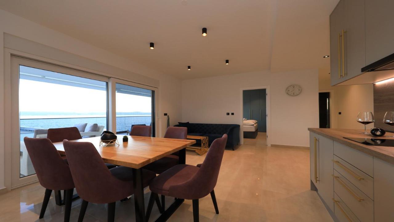 Adastra Apartments Maslenica Bagian luar foto