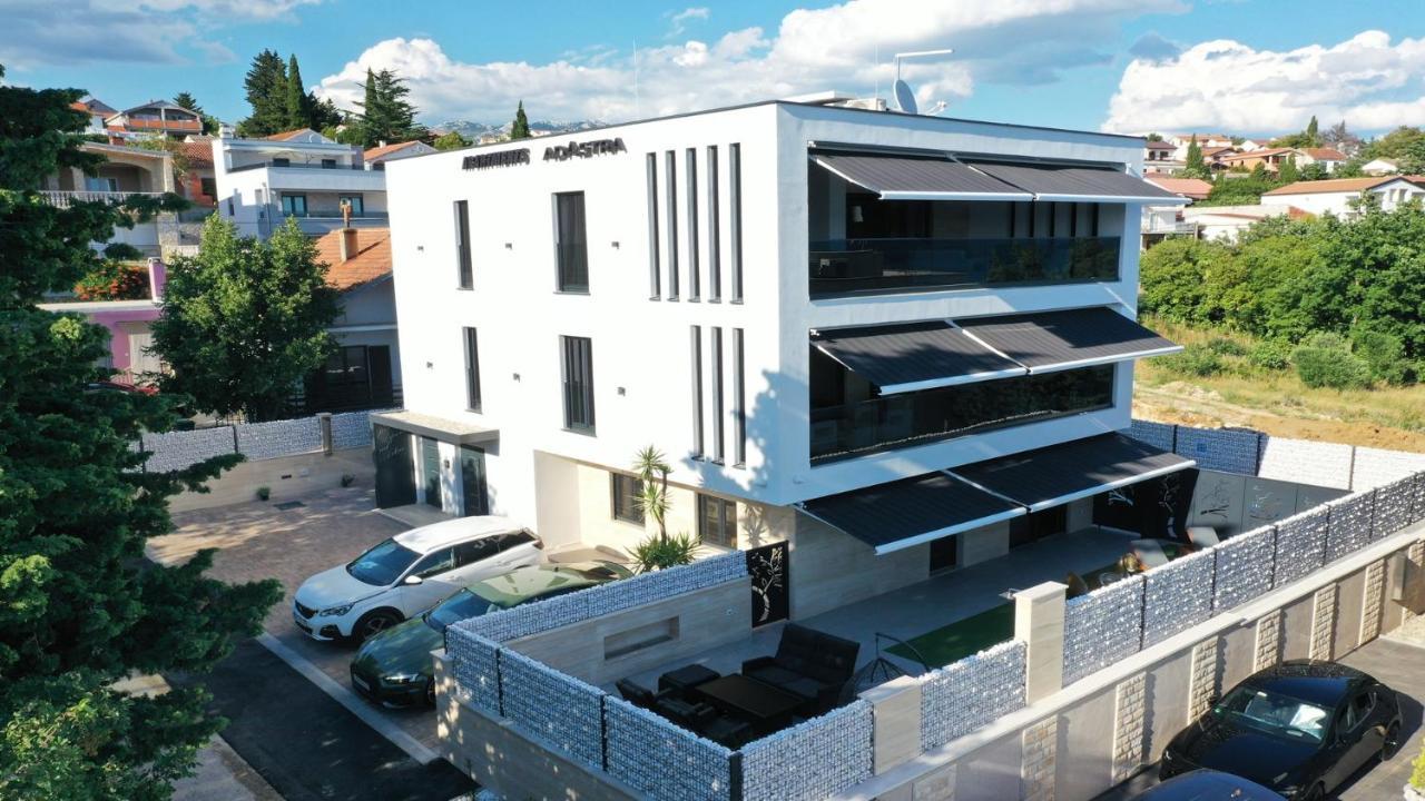 Adastra Apartments Maslenica Bagian luar foto