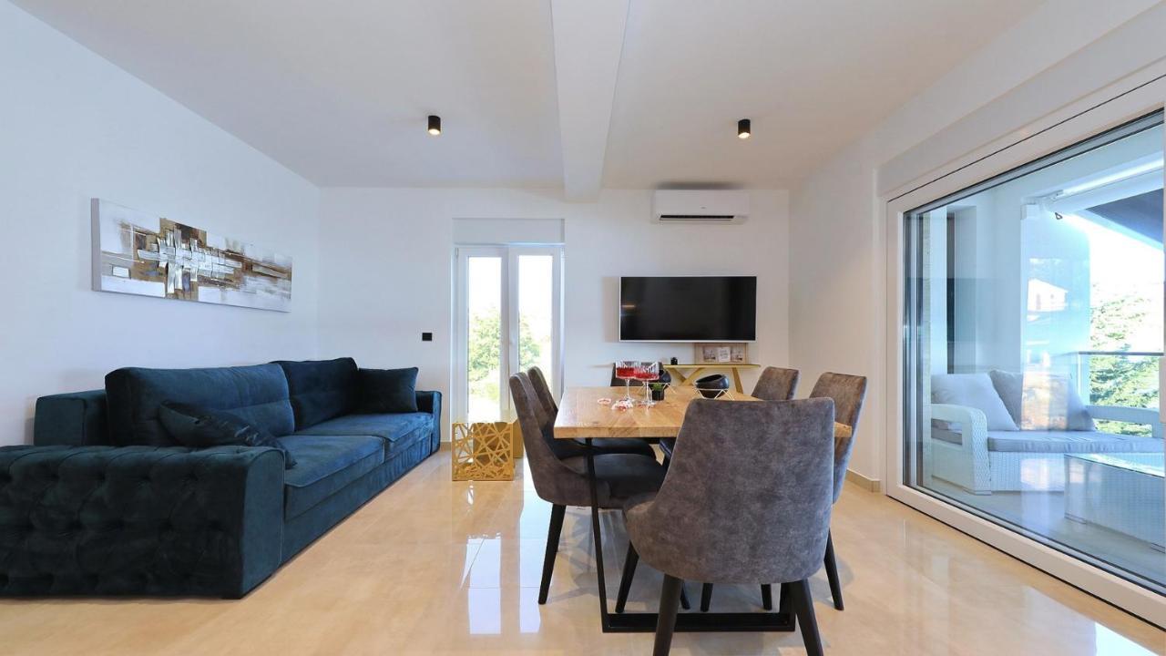 Adastra Apartments Maslenica Bagian luar foto