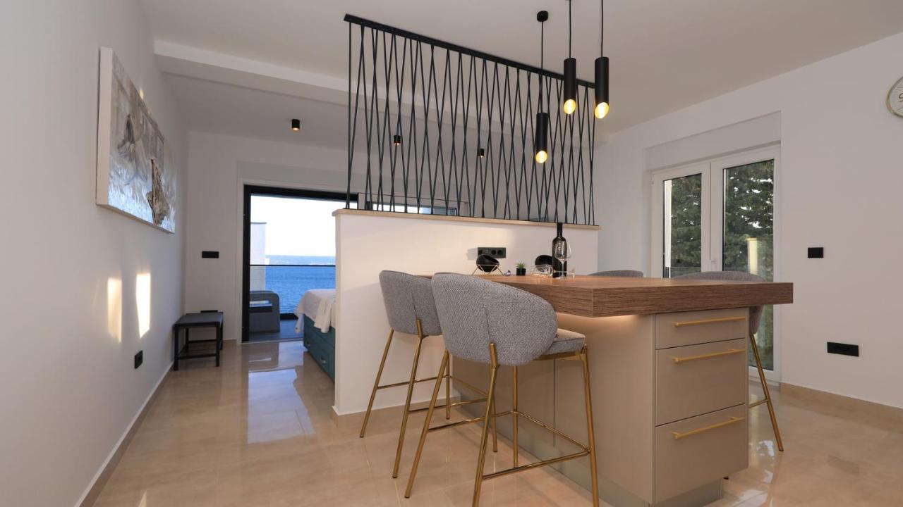 Adastra Apartments Maslenica Bagian luar foto