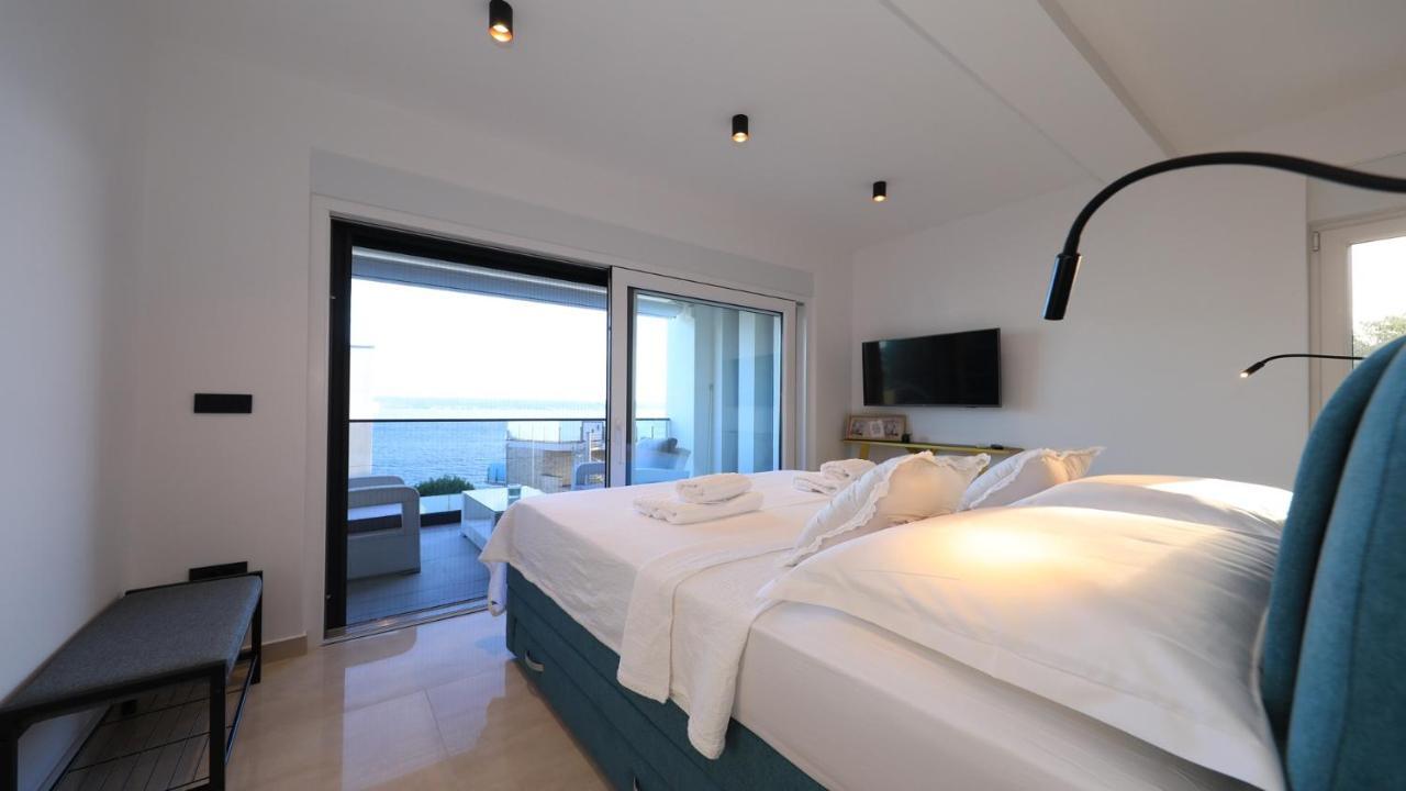 Adastra Apartments Maslenica Bagian luar foto
