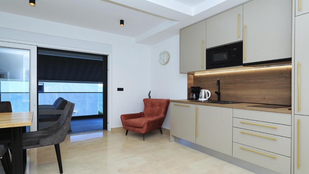 Adastra Apartments Maslenica Bagian luar foto