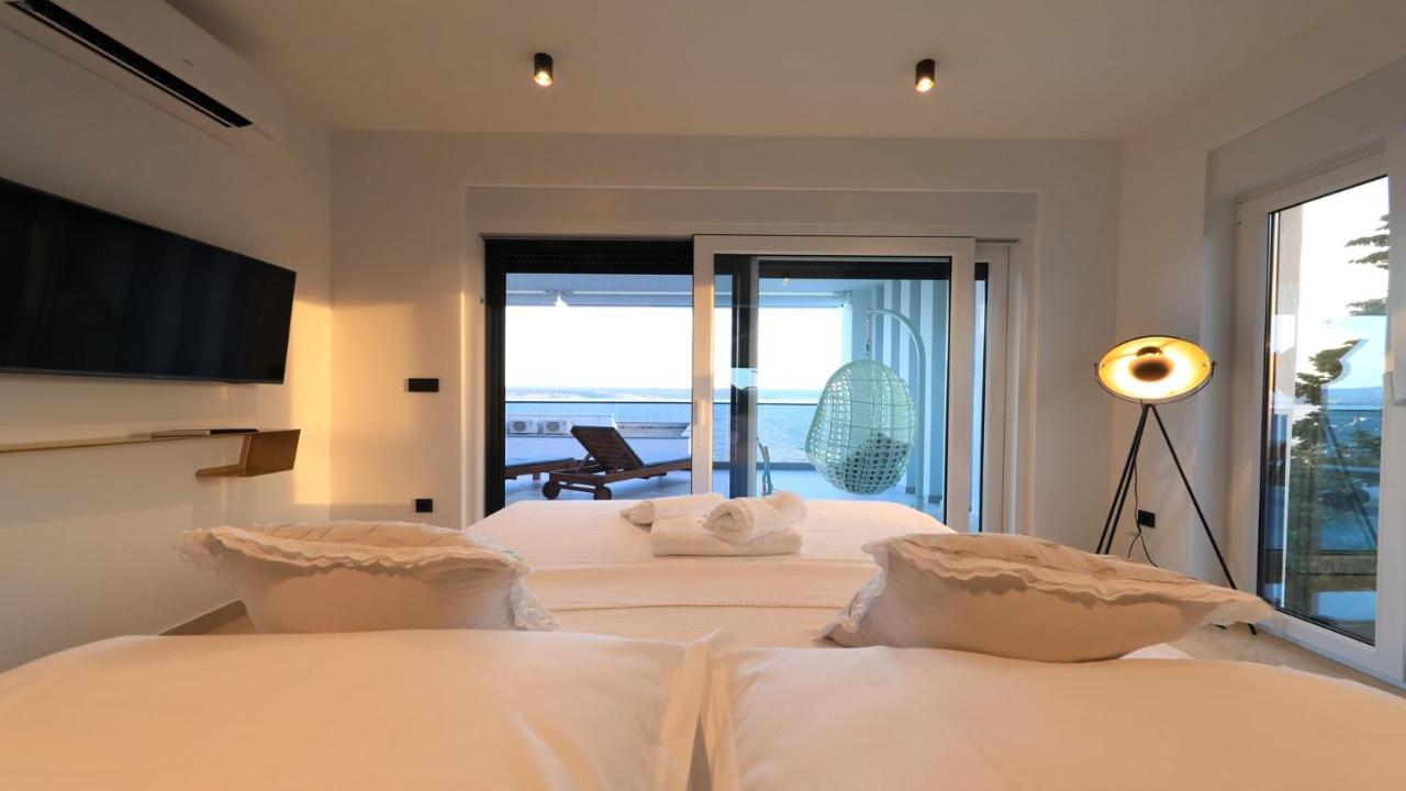 Adastra Apartments Maslenica Bagian luar foto