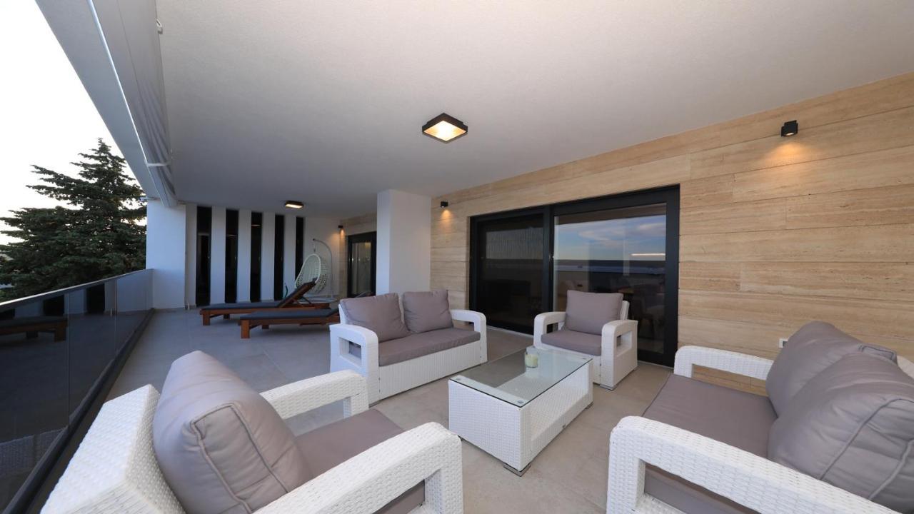 Adastra Apartments Maslenica Bagian luar foto