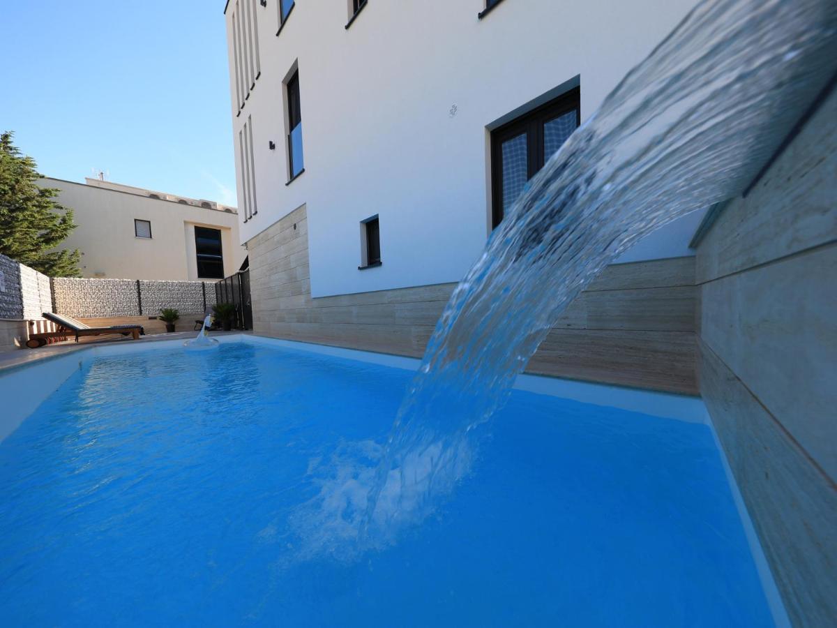 Adastra Apartments Maslenica Bagian luar foto