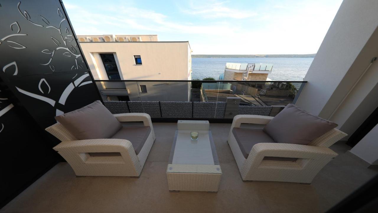 Adastra Apartments Maslenica Bagian luar foto