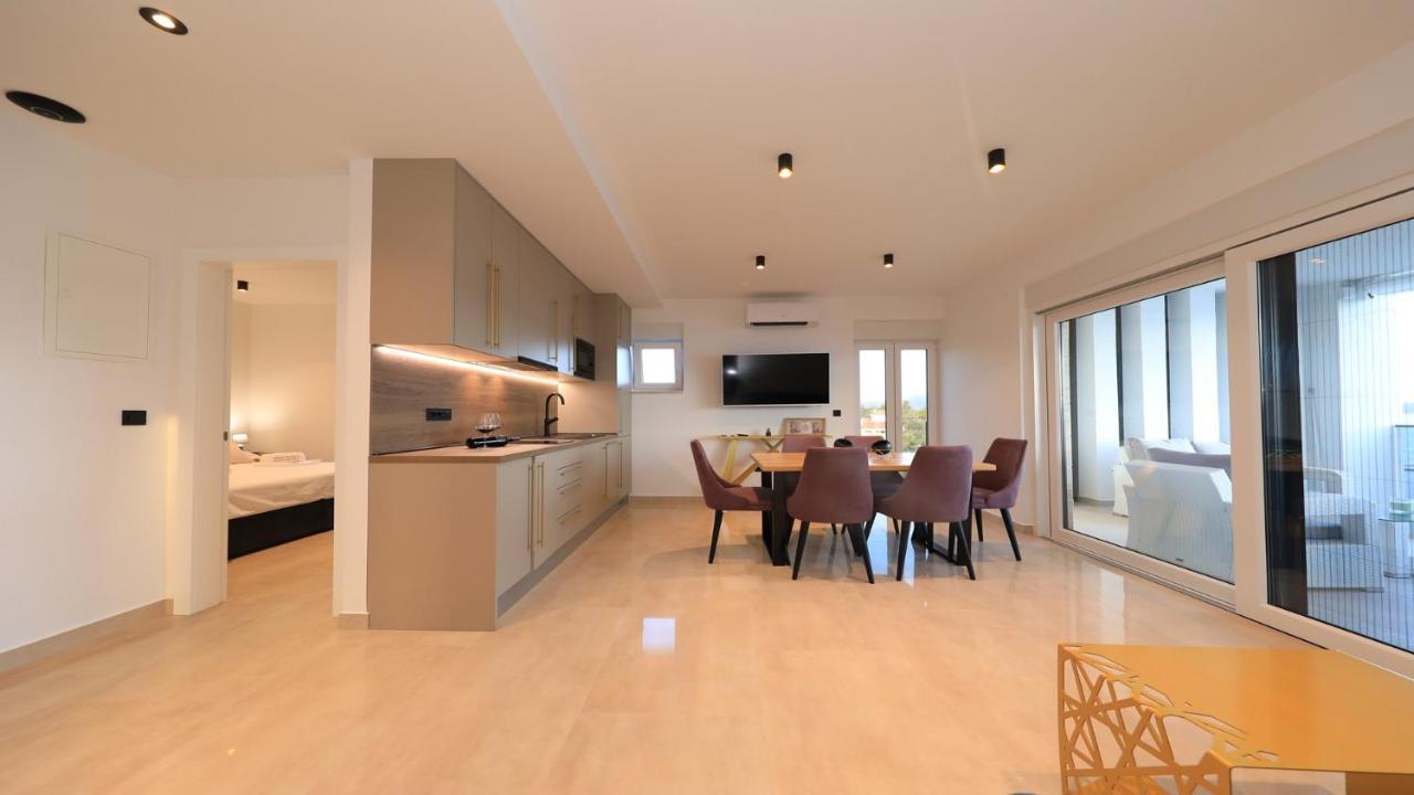 Adastra Apartments Maslenica Bagian luar foto