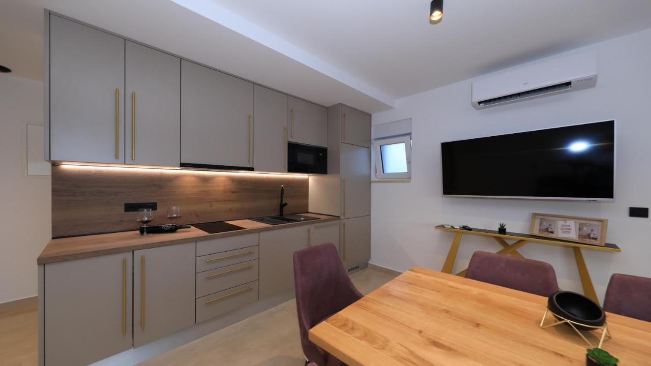 Adastra Apartments Maslenica Bagian luar foto