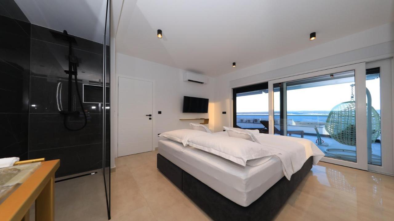 Adastra Apartments Maslenica Bagian luar foto