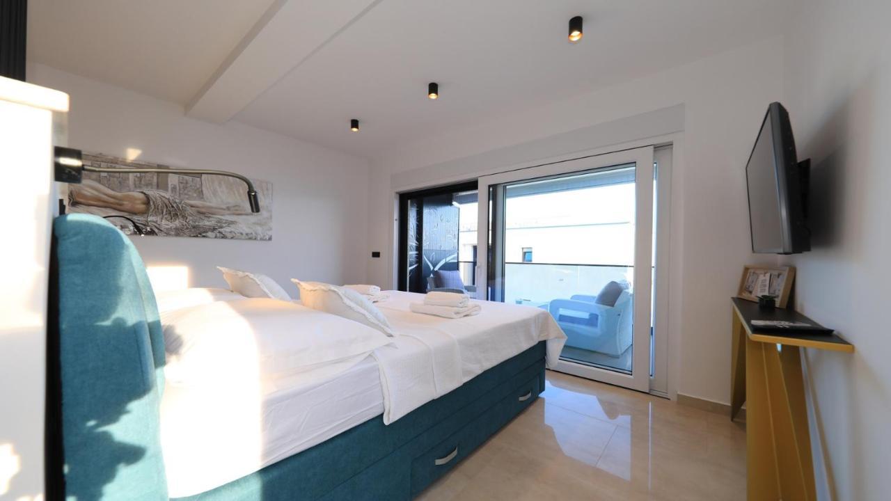 Adastra Apartments Maslenica Bagian luar foto
