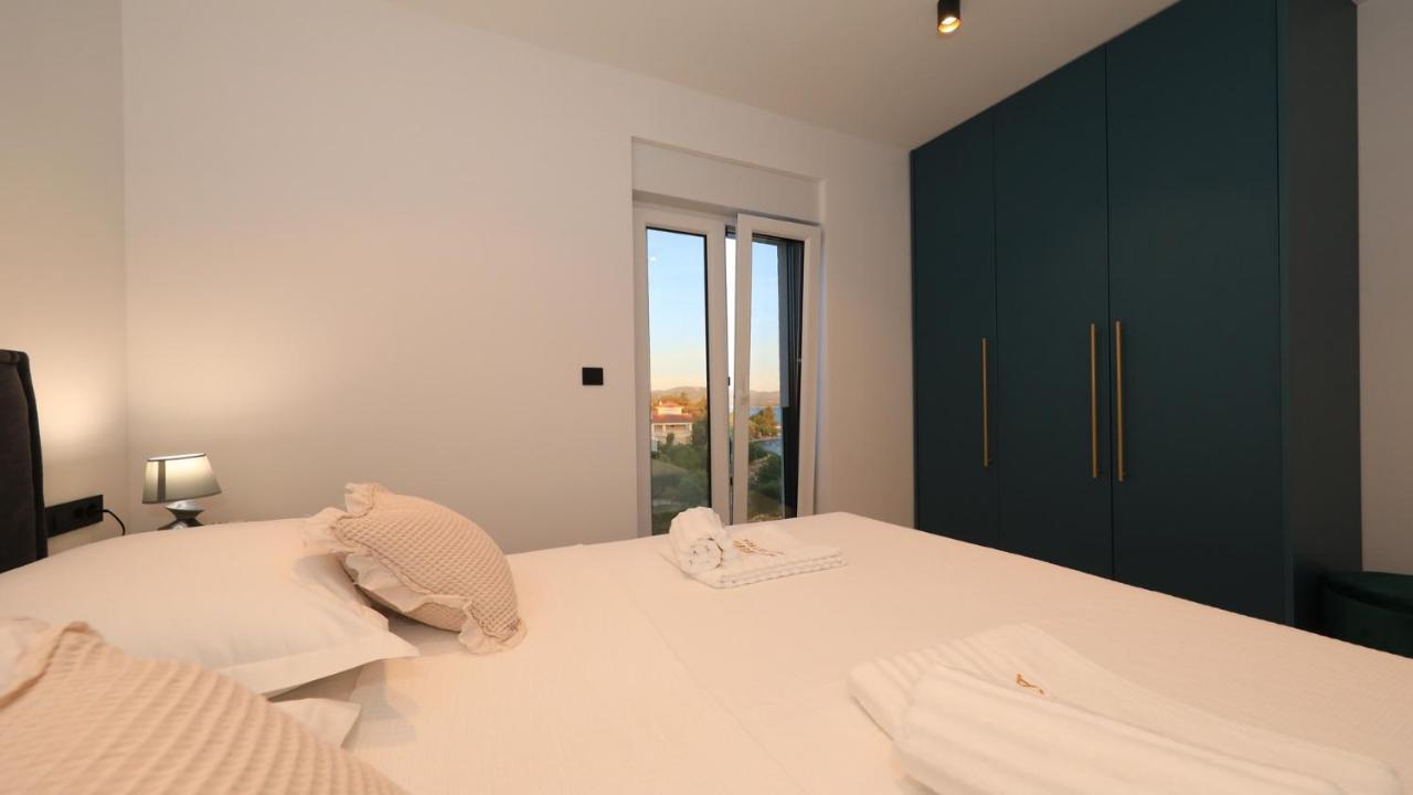 Adastra Apartments Maslenica Bagian luar foto