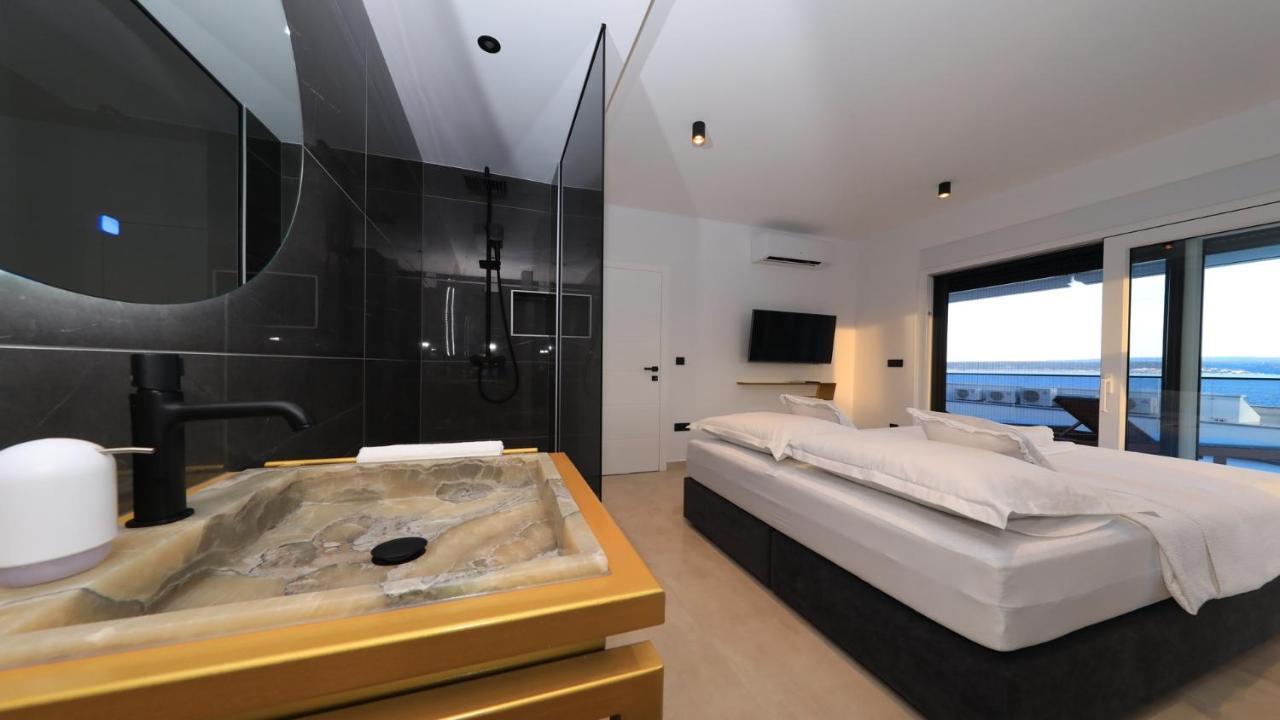 Adastra Apartments Maslenica Bagian luar foto