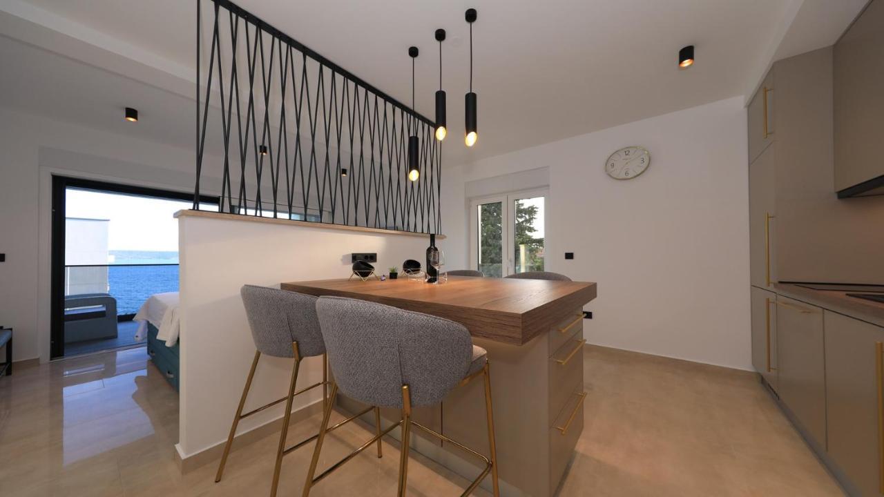 Adastra Apartments Maslenica Bagian luar foto
