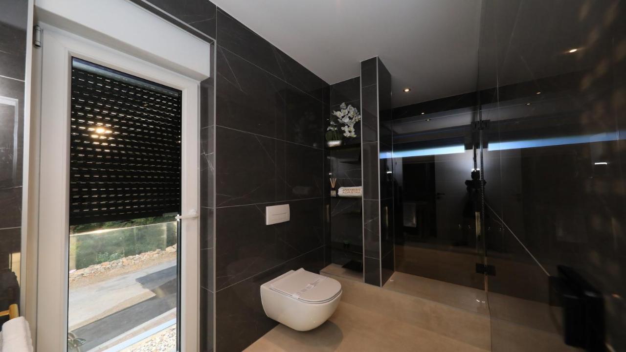 Adastra Apartments Maslenica Bagian luar foto
