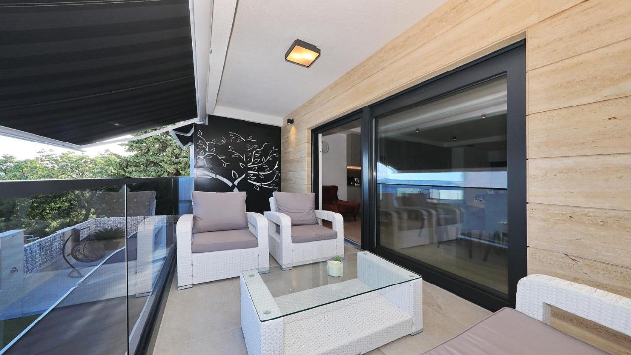 Adastra Apartments Maslenica Bagian luar foto