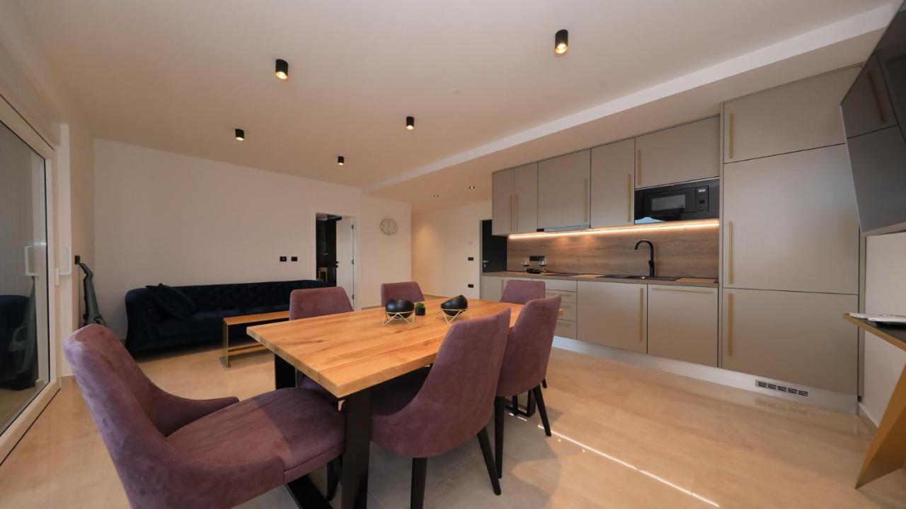 Adastra Apartments Maslenica Bagian luar foto