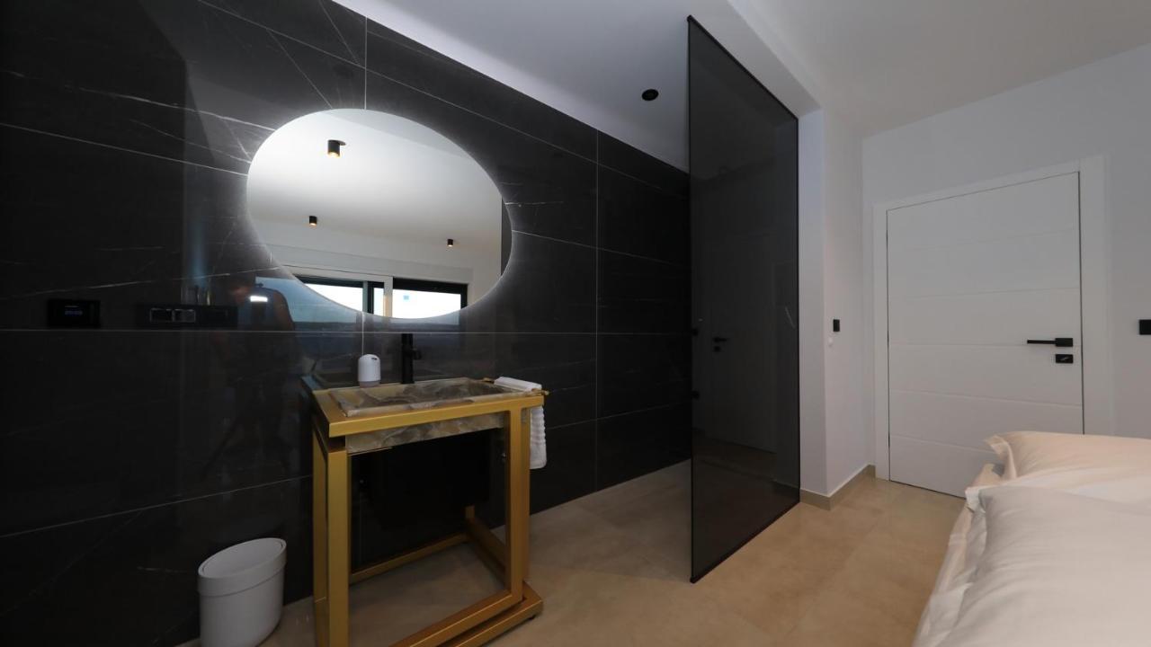 Adastra Apartments Maslenica Bagian luar foto