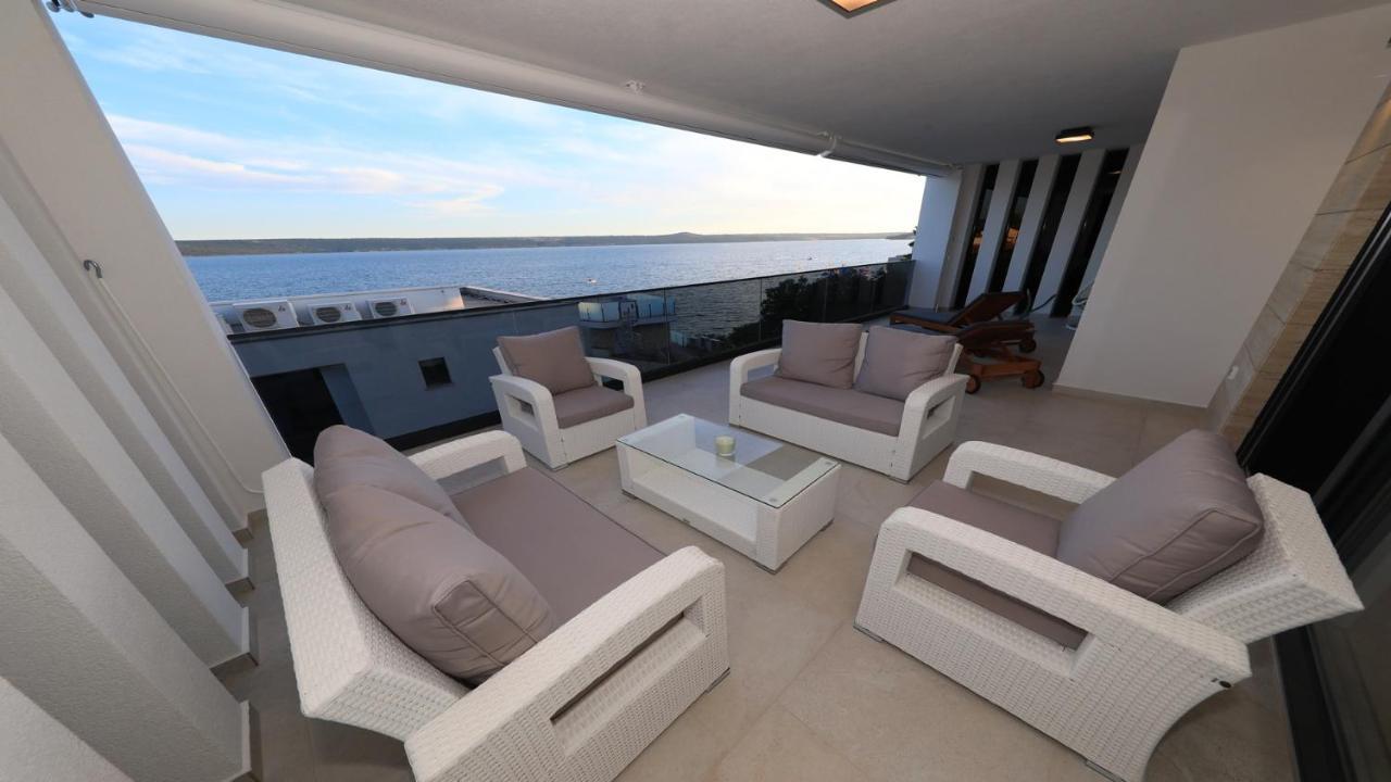 Adastra Apartments Maslenica Bagian luar foto