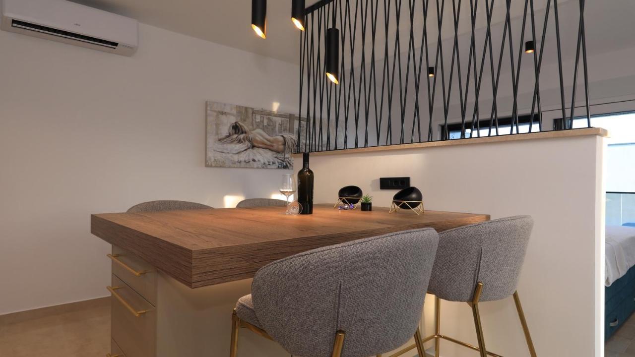 Adastra Apartments Maslenica Bagian luar foto