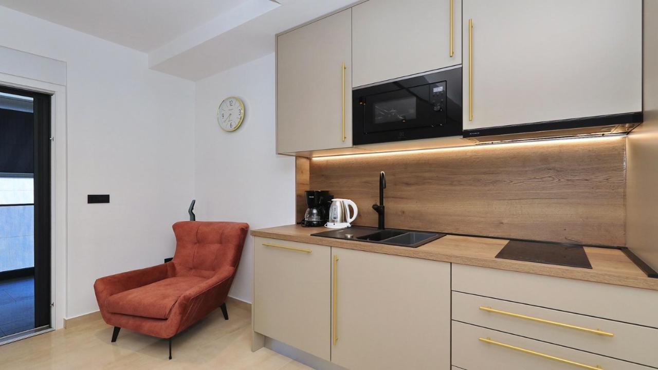 Adastra Apartments Maslenica Bagian luar foto