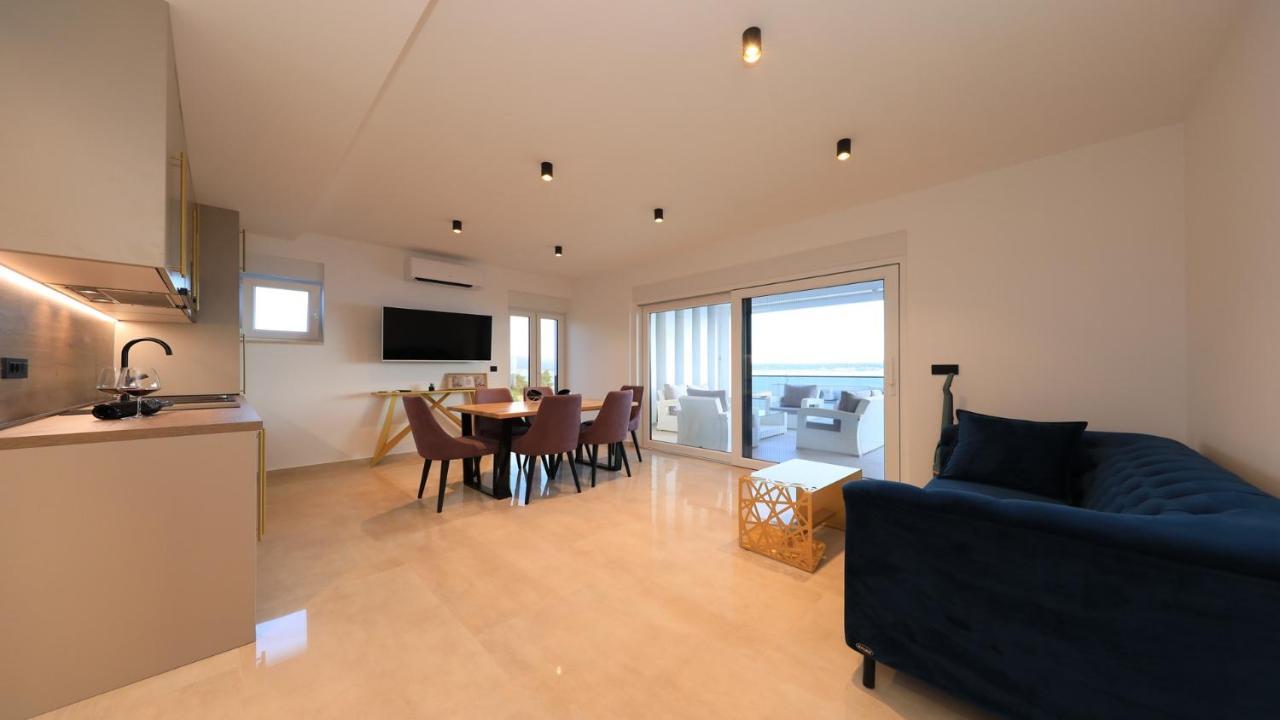 Adastra Apartments Maslenica Bagian luar foto