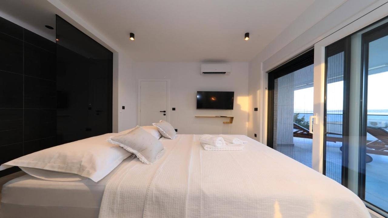 Adastra Apartments Maslenica Bagian luar foto