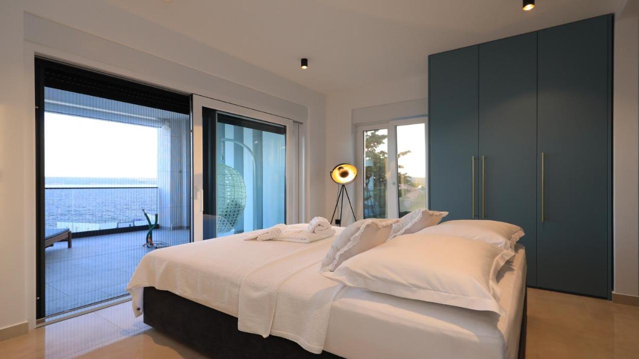 Adastra Apartments Maslenica Bagian luar foto